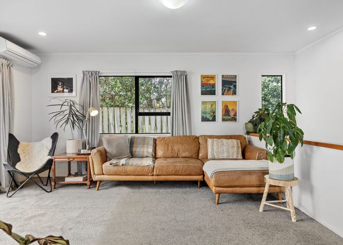  at 2/19 Greenvalley Rise, Glenfield, North Shore City, Auckland