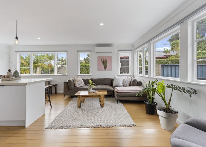  at 2/30 Lyttelton Avenue, Forrest Hill, North Shore City, Auckland