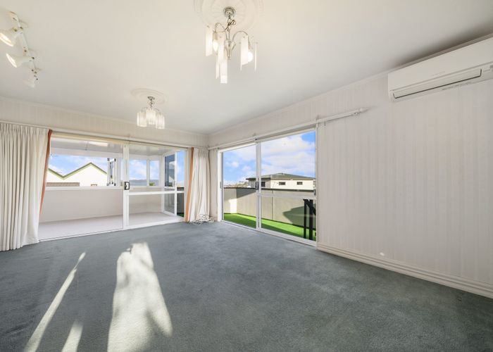  at 2/24 Cherub Place, West Harbour, Waitakere City, Auckland