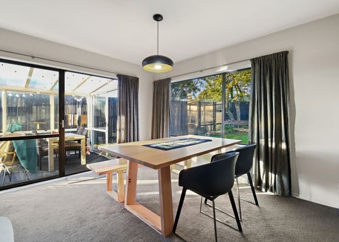  at 2/3 Skilling Place, Farm Cove, Manukau City, Auckland