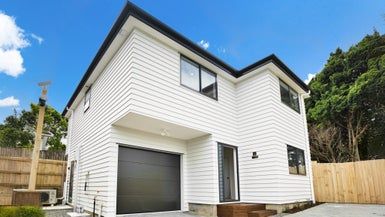  at 61C Totaravale Drive, Totara Vale, Auckland