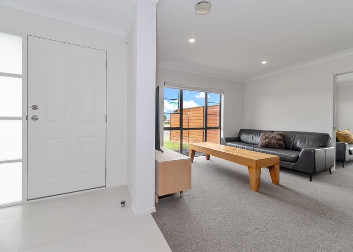  at 27 Scotsmoor Drive, Wattle Downs, Manukau City, Auckland