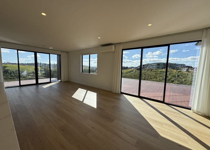  at 32 Ridgehill Rise, Flat Bush, Auckland