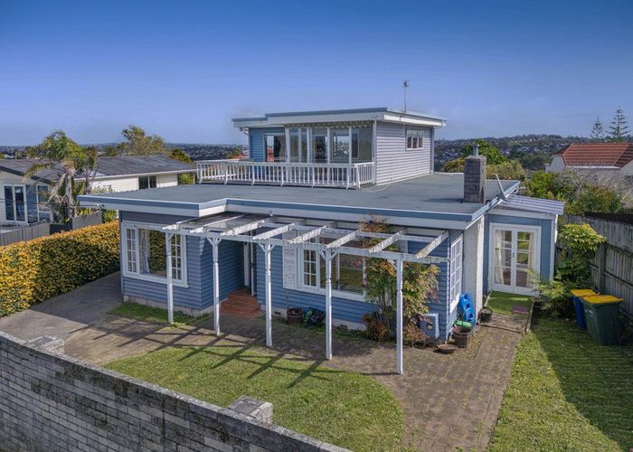  at 330 East Coast Road, Sunnynook, Auckland