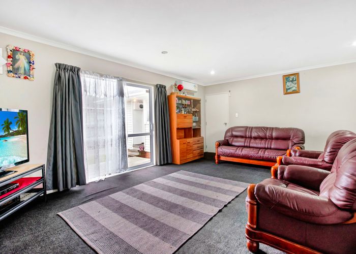  at 12 Comet Crescent, Mangere, Auckland
