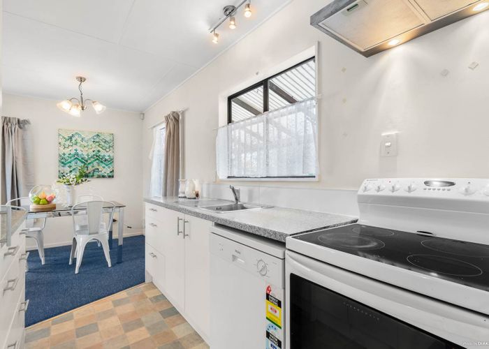  at 1/90 Shifnal Drive, Randwick Park, Auckland