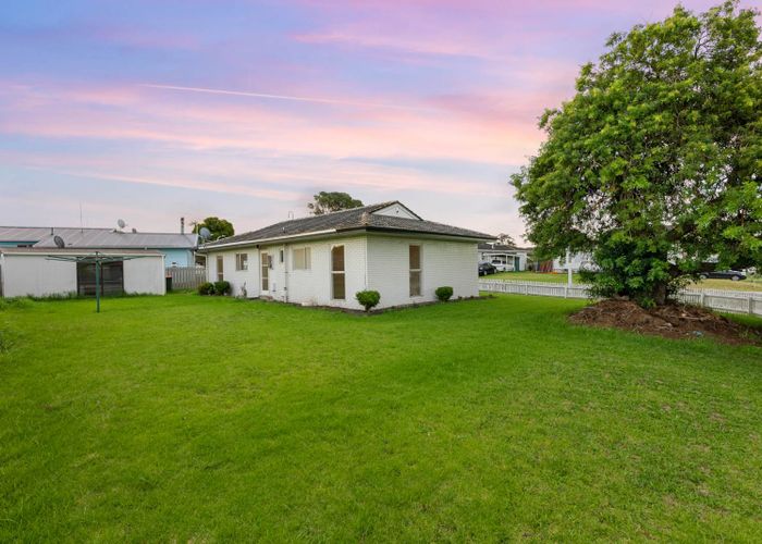  at 28 Garus Avenue, Mangere East, Auckland