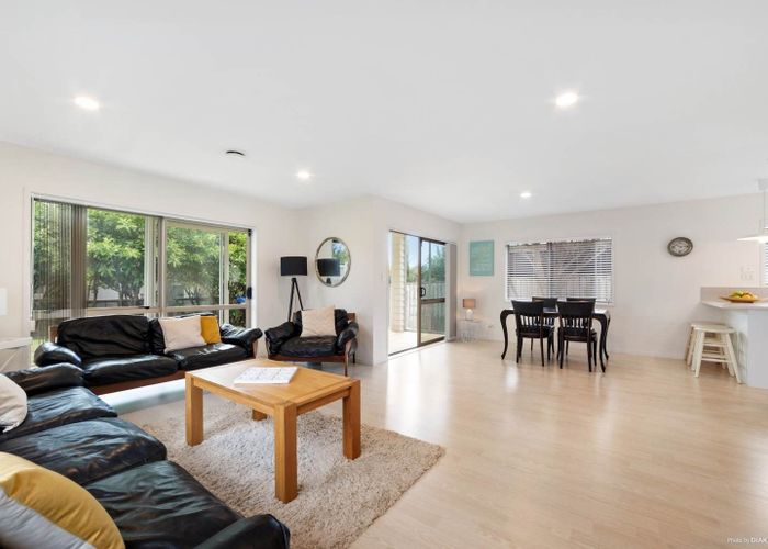  at 626D Beach Road, Browns Bay, North Shore City, Auckland