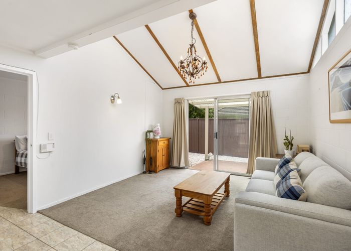  at 4/37 Grotto Street, Te Papapa, Auckland