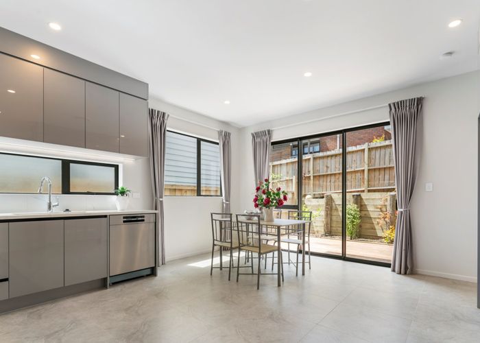  at 2A Askew Place, Farm Cove, Manukau City, Auckland
