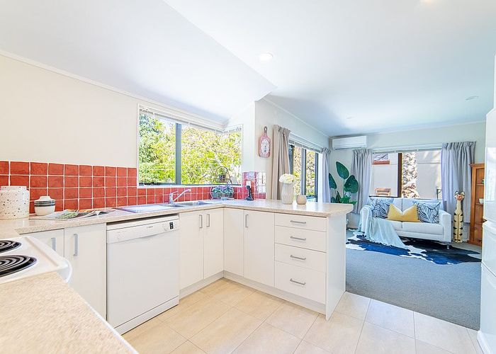  at 2/20 Nile Road, Milford, Auckland