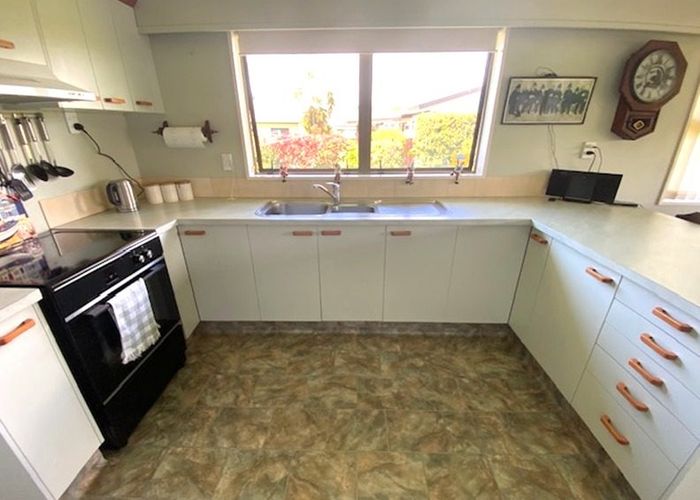  at 2 Tyndall Grove, Matua, Tauranga
