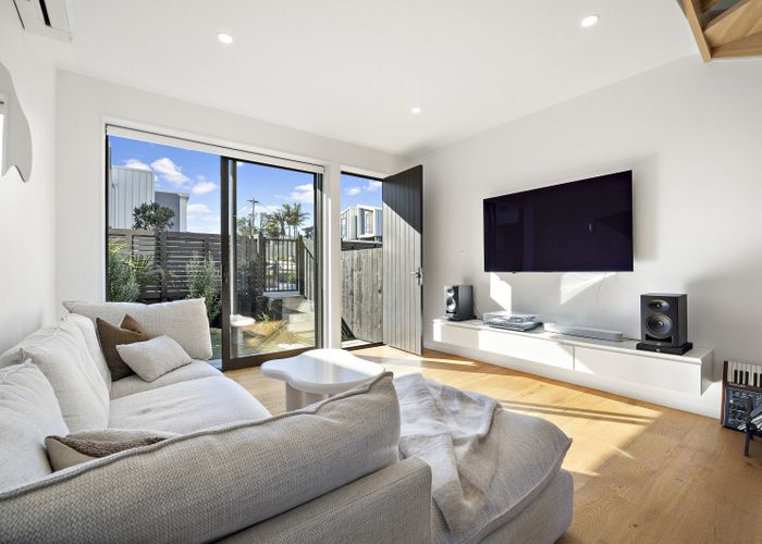  at 12/82 East Coast Road, Milford, North Shore City, Auckland