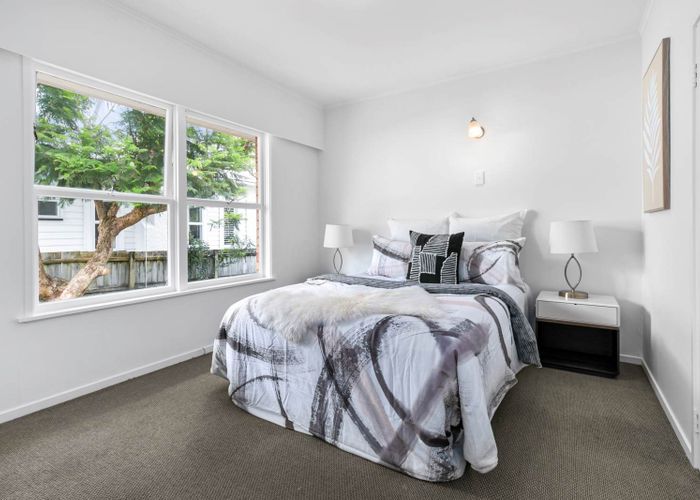  at 2/11 Peary Road, Mount Eden, Auckland