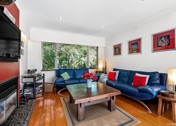  at 46 Red Hills Road, Massey, Auckland