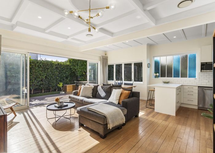  at 2 Wernham Place, Northcote, Auckland