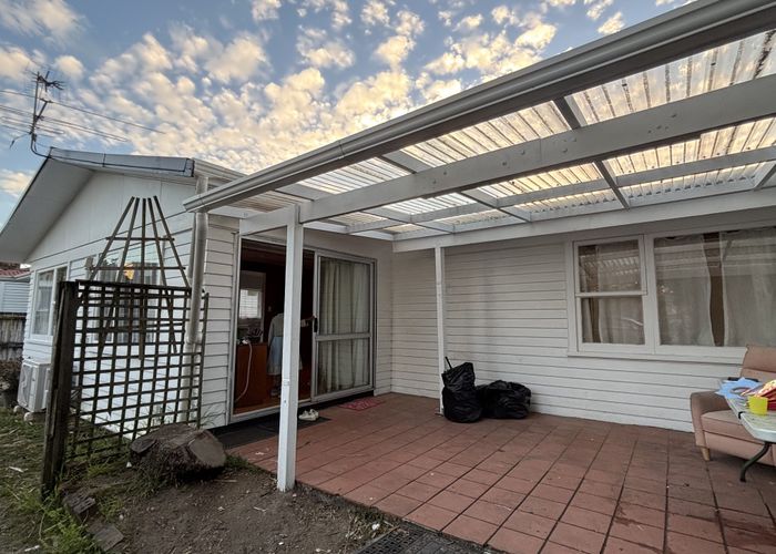  at 30 Kingdale Rd, Henderson, Waitakere City, Auckland