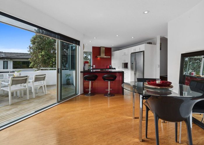  at 2/89 Knights Road, Rothesay Bay, Auckland