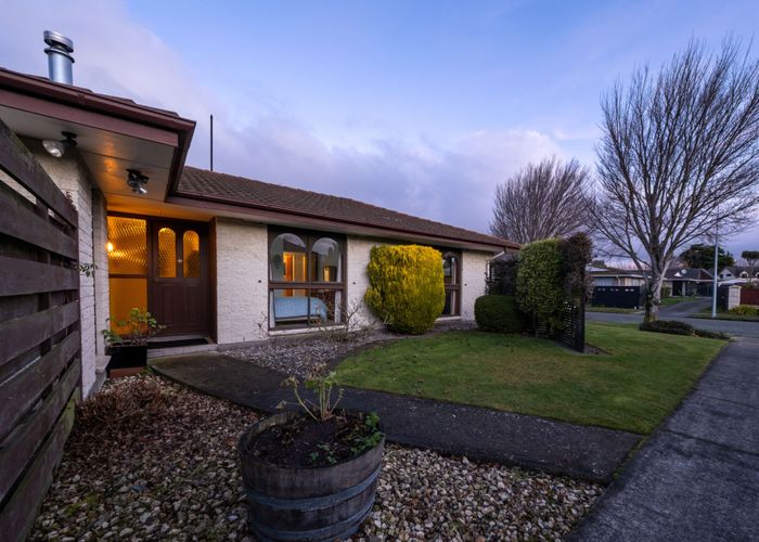  at 22 Broadfell Avenue, Avonhead, Christchurch City, Canterbury