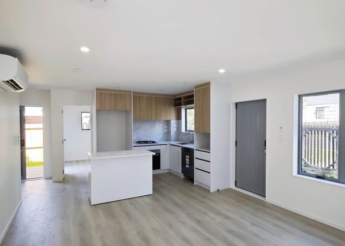  at 202E Beach Haven Road, Beach Haven, North Shore City, Auckland