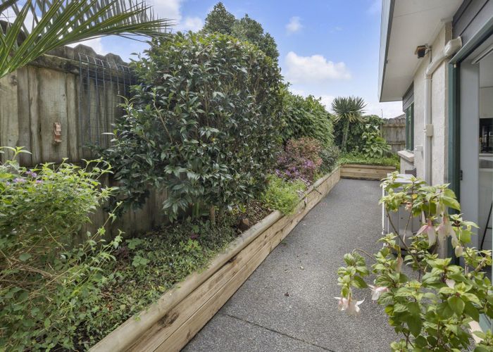  at 2/14 Travers Place, Northpark, Auckland