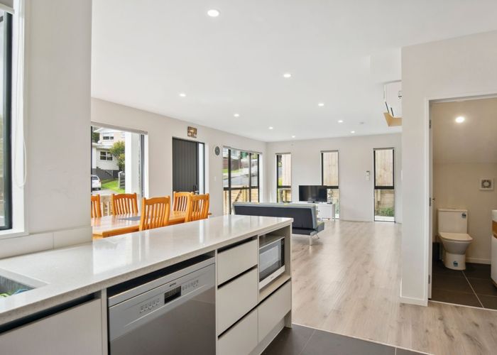  at 6A Blenheim Street, Glenfield, Auckland