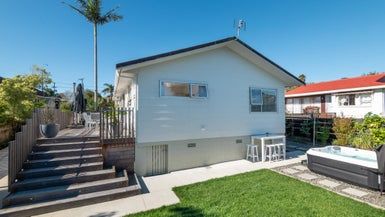  at 2/193 Lake Road, Belmont, Auckland