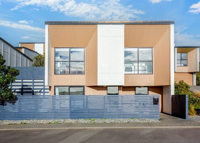  at 32 Tea Tree Lane, Woodridge, Wellington, Wellington