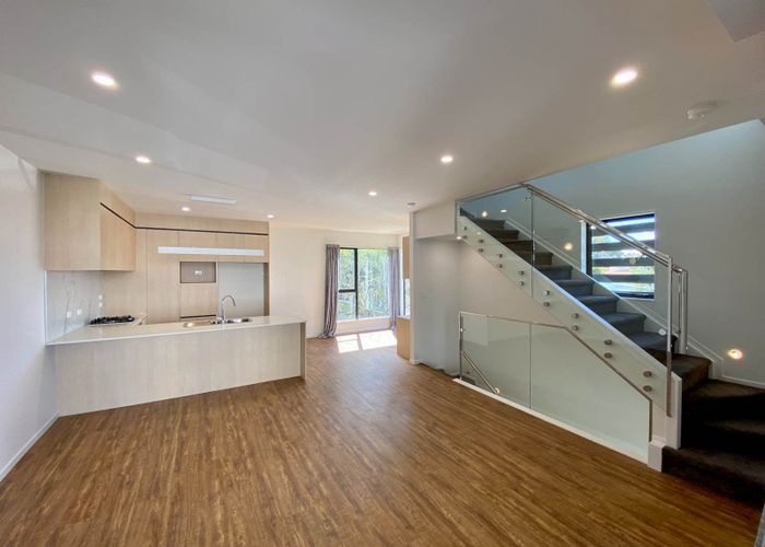  at 1/954 East Coast Road, Northcross, North Shore City, Auckland
