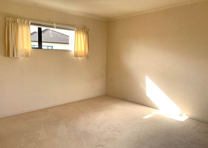  at 18 Thornbury Crescent, East Tamaki Heights, Manukau City, Auckland