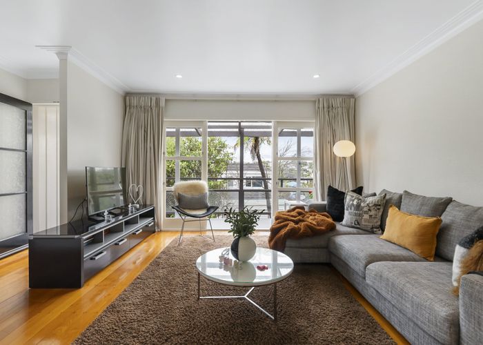  at 2/420 Beach Road, Mairangi Bay, Auckland