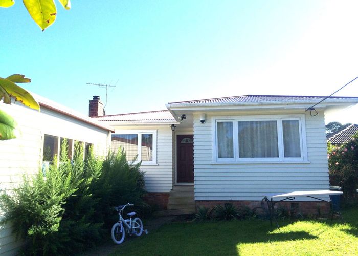  at 27 Sylvan Crescent, Te Atatu South, Waitakere City, Auckland