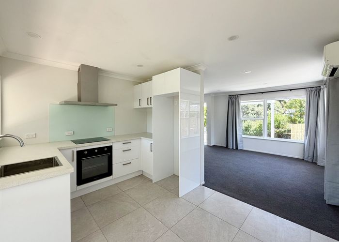  at 2/22 Gladys Avenue, Glenfield, North Shore City, Auckland