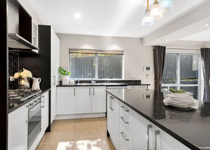  at 9 Oak Manor Drive, Albany, Auckland