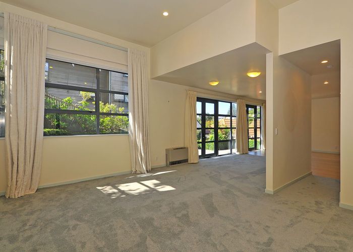  at 5E Raroa Road, Kelburn, Wellington