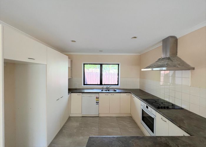  at 33A Minaret Drive, Bucklands Beach, Manukau City, Auckland