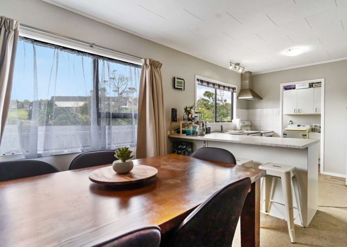  at 2/20 Landsdale Place, Massey, Waitakere City, Auckland