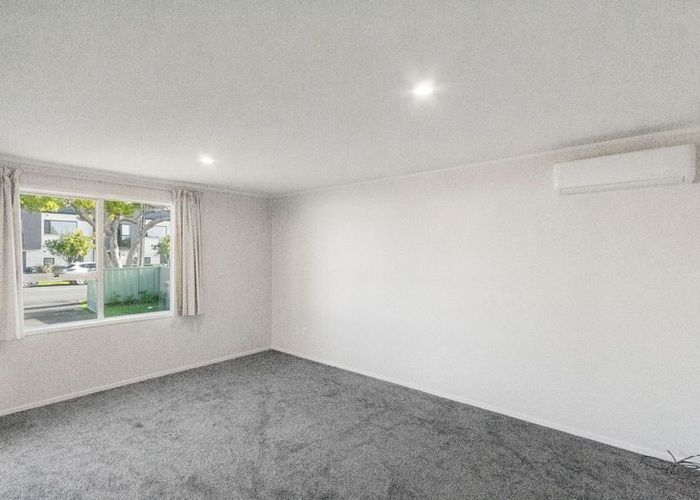  at 122 Bruce Maclaren Road, Henderson, Waitakere City, Auckland