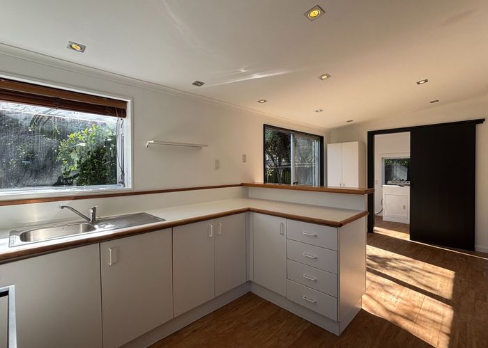  at 27 Grassmere St, Papanui, Christchurch City, Canterbury