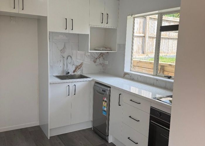  at 15 Millstream Drive, Henderson, Auckland