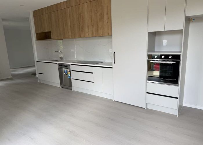  at 4 Chatsworth Crescent, Pakuranga Heights, Manukau City, Auckland