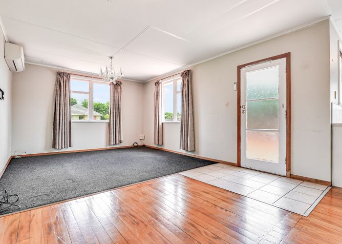  at 14 Yeats Crescent, Fairfield, Hamilton