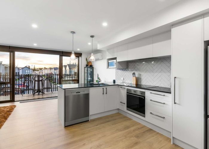  at 2/14 Unga Place, Beachlands, Auckland