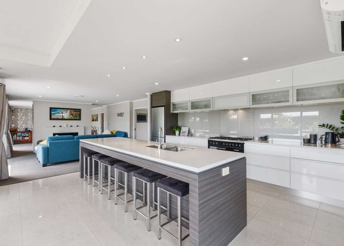 Free property data for 17 Millbrook Drive, Waiuku homes.co.nz