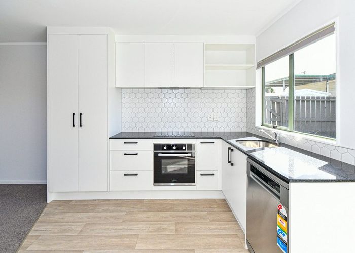  at 2/11 School Rd, Tuakau