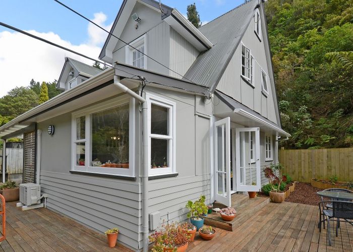  at 128 Pinehaven Road, Pinehaven, Upper Hutt