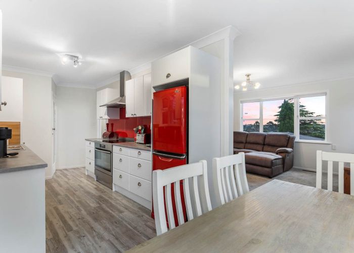  at 1/37 Roberts Road, Glenfield, Auckland