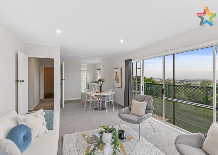  at 4/22 Dowse Drive, Maungaraki, Lower Hutt