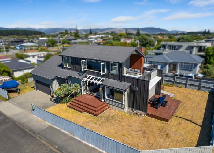  at 2 Kowhai Street, Otaki Beach, Kapiti Coast, Wellington