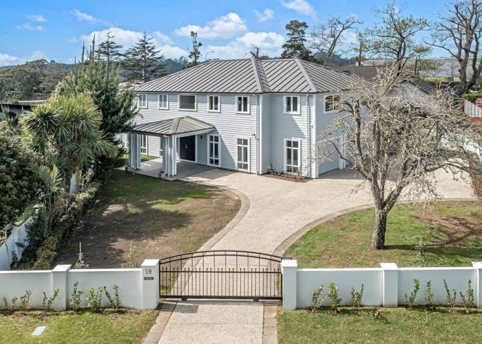  at 19 Oak Manor Drive, Albany, North Shore City, Auckland